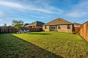 3250 Hunters Gln Dr, Aubrey, TX 76227 - Photo 2