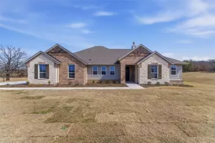 144 Oak Grv Wy, Springtown, TX 76082 - Photo 2