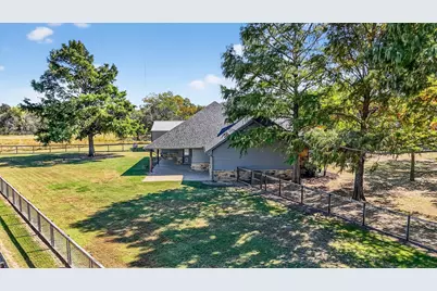 357 Pear Tree Lane, Collinsville, TX 76233 - Photo 2