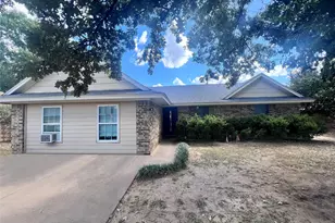 1321 Fairway Dr, Graham, TX 76450 - Photo 1