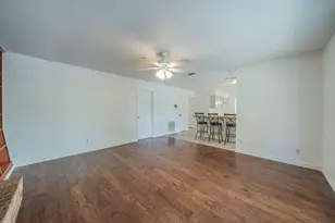 2321 Warwick Ave, Grand Prairie, TX 75052 - Photo 6