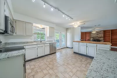 2321 Warwick Avenue, Grand Prairie, TX 75052 - Photo 10