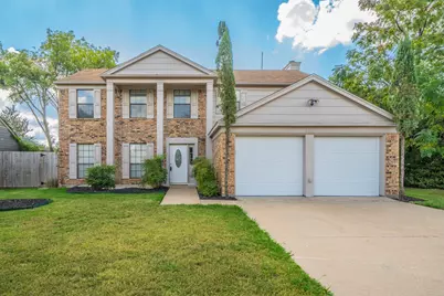 2321 Warwick Avenue, Grand Prairie, TX 75052 - Photo 2