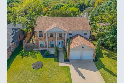 2321 Warwick Avenue, Grand Prairie, TX 75052 - Photo 2