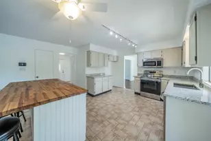 2321 Warwick Ave, Grand Prairie, TX 75052 - Photo 8