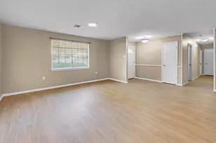 911 Fairway Rd, Woodway, TX 76712 - Photo 6