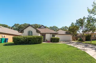 1104 Oaktree St, Denton, TX 76209 - Photo 2