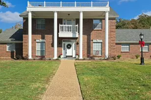 2620 Brookridge Dr, Hurst, TX 76054 - Photo 1