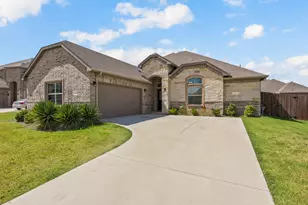 3724 Twin Pines Dr, Grand Prairie, TX 76065 - Photo 2
