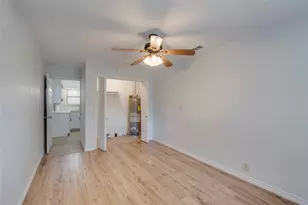 1033 E Elm St, Hillsboro, TX 76645 - Photo 18