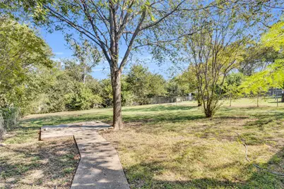 1033 E Elm Street, Hillsboro, TX 76645 - Photo 6