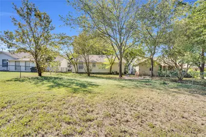 1033 E Elm Street, Hillsboro, TX 76645 - Photo 8