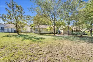 1033 E Elm St, Hillsboro, TX 76645 - Photo 8