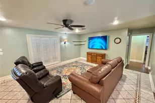 1905 Bridle Ln, Gainesville, TX 76240 - Photo 2