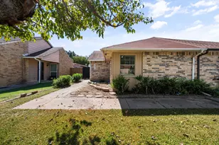 621 Stonehenge Dr, Grand Prairie, TX 75052 - Photo 2