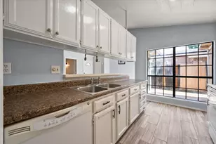 621 Stonehenge Dr, Grand Prairie, TX 75052 - Photo 24