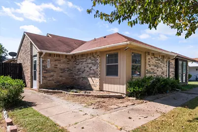 621 Stonehenge Drive, Grand Prairie, TX 75052 - Photo 6