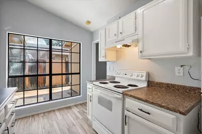 621 Stonehenge Drive, Grand Prairie, TX 75052 - Photo 22