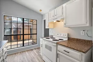 621 Stonehenge Dr, Grand Prairie, TX 75052 - Photo 22