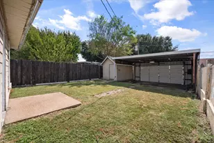 621 Stonehenge Dr, Grand Prairie, TX 75052 - Photo 2