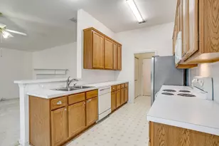 2742 Lakeside Dr, Burleson, TX 76028 - Photo 20