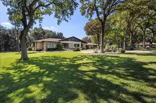 8225 Ashbriar Ln, Fort Worth, TX 76126 - Photo 4