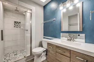 9405 Rocky Branch Dr, Dallas, TX 75243 - Photo 32