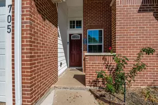 705 Lynnfield Dr, Arlington, TX 76014 - Photo 4