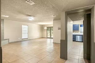 615 Whisper View Cir, Granbury, TX 76049 - Photo 4