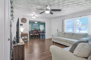 2002 Meadow Ln, Arlington, TX 76010 - Photo 6