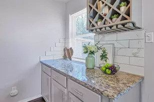 2002 Meadow Ln, Arlington, TX 76010 - Photo 8