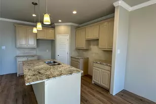 710 Broken Bow Ln, Cleburne, TX 76033 - Photo 2