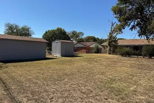 1413 Phillips St, Cleburne, TX 76033 - Photo 12