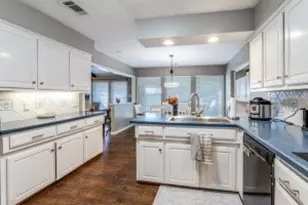 2719 N Surrey Dr, Carrollton, TX 75006 - Photo 14