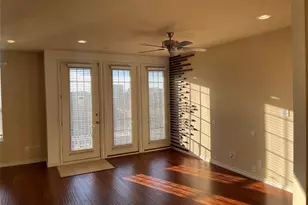 950 Henderson St, Fort Worth, TX 76102 - Photo 2