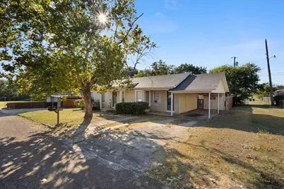 604 E Collins Street, Decatur, TX 76234 - Photo 2