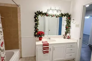 6205 Maple Springs Dr, Arlington, TX 76001 - Photo 10