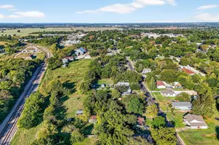 634 E South St, Whitesboro, TX 76273 - Photo 8