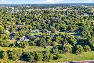 634 E South St, Whitesboro, TX 76273 - Photo 4