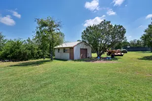 725 Co Rd 300, Hamilton, TX 76531 - Photo 32