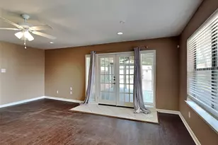 107 Laurel St, Lancaster, TX 75134 - Photo 2