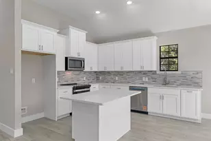 3025 Red Oak Dr, Granbury, TX 76048 - Photo 14