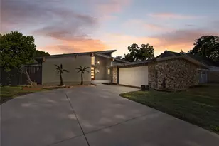 12218 Treeview Ln, Farmers Branch, TX 75234 - Photo 4