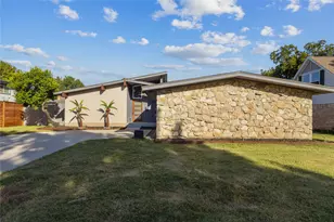 12218 Treeview Ln, Farmers Branch, TX 75234 - Photo 4