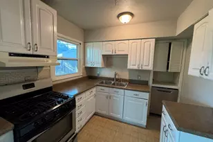 200 SW Moody St, Burleson, TX 76028 - Photo 16