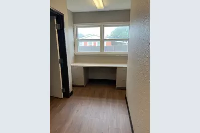 1910 W Henderson Street, Cleburne, TX 76033 - Photo 4