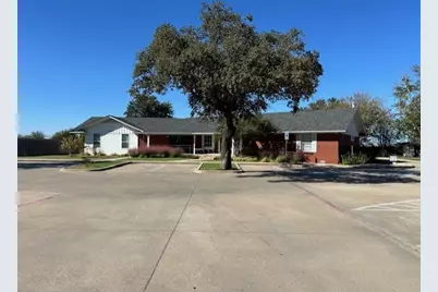 1910 W Henderson Street, Cleburne, TX 76033 - Photo 2