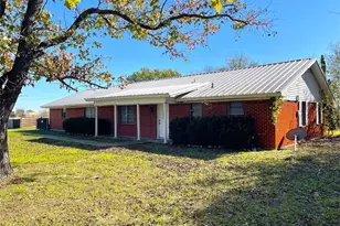 812 N Tyus St, Groesbeck, TX 76642 - Photo 1