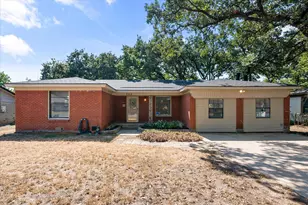 344 Bedford Ct E, Bedford, TX 76022 - Photo 4