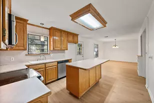 344 Bedford Ct E, Bedford, TX 76022 - Photo 2